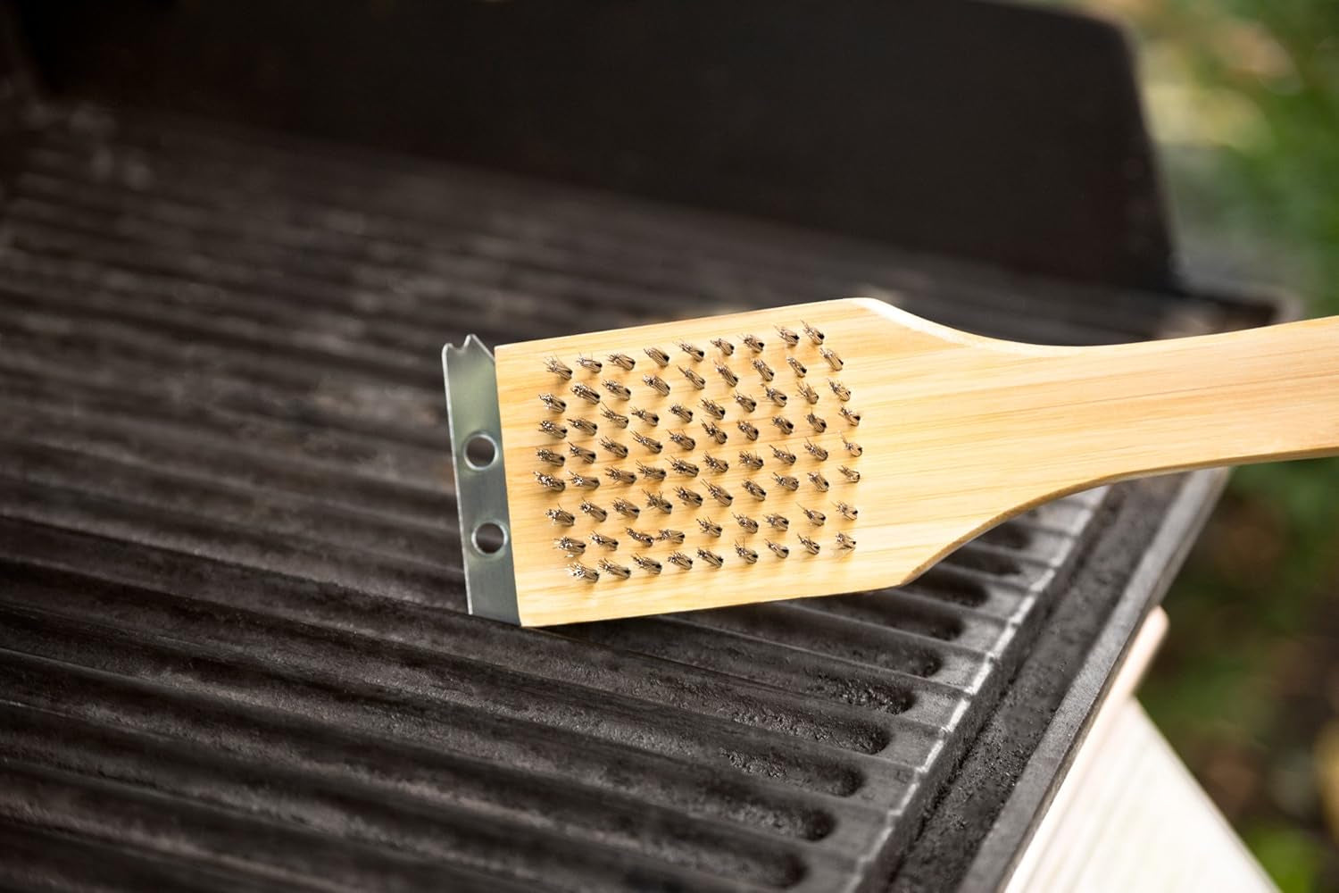 QV40 Verde Collection Grill Brush and Scraper, 14.5 Inches, Bamboo Handle